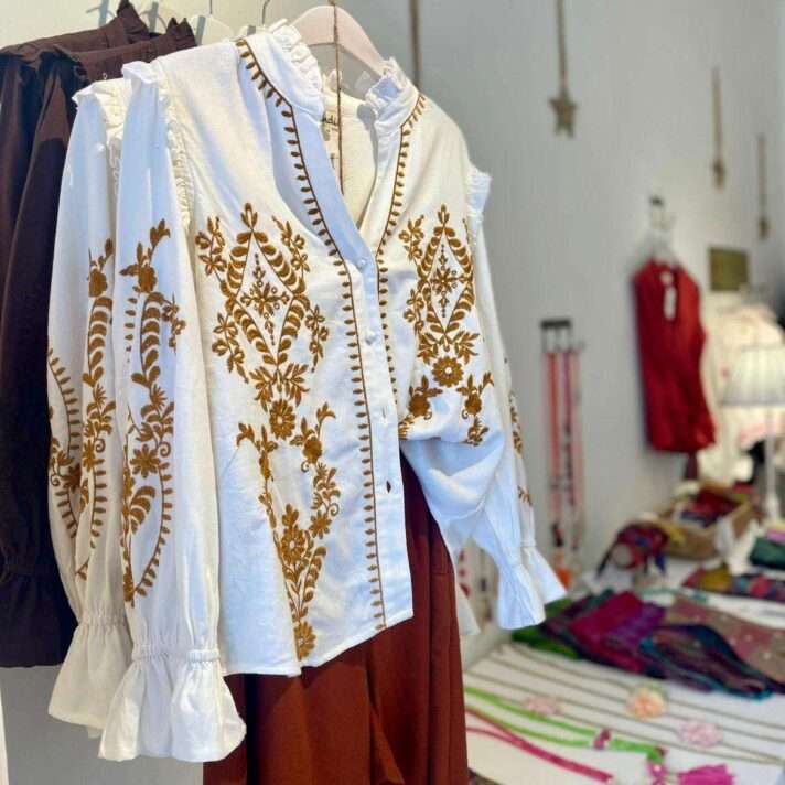 Camisa bordada volantes